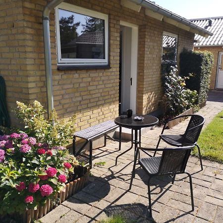 Commuter Room For One Or Two People Munkebo Exterior foto