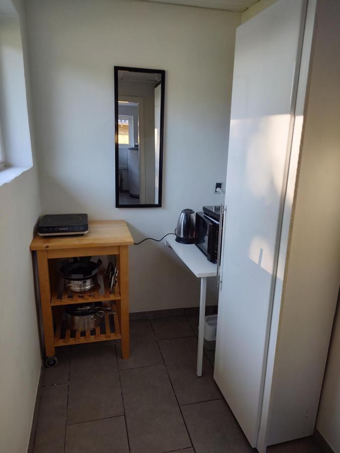 Commuter Room For One Or Two People Munkebo Exterior foto