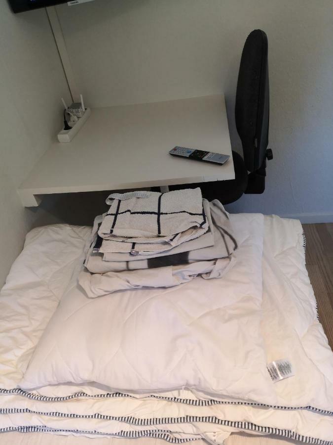 Commuter Room For One Or Two People Munkebo Exterior foto