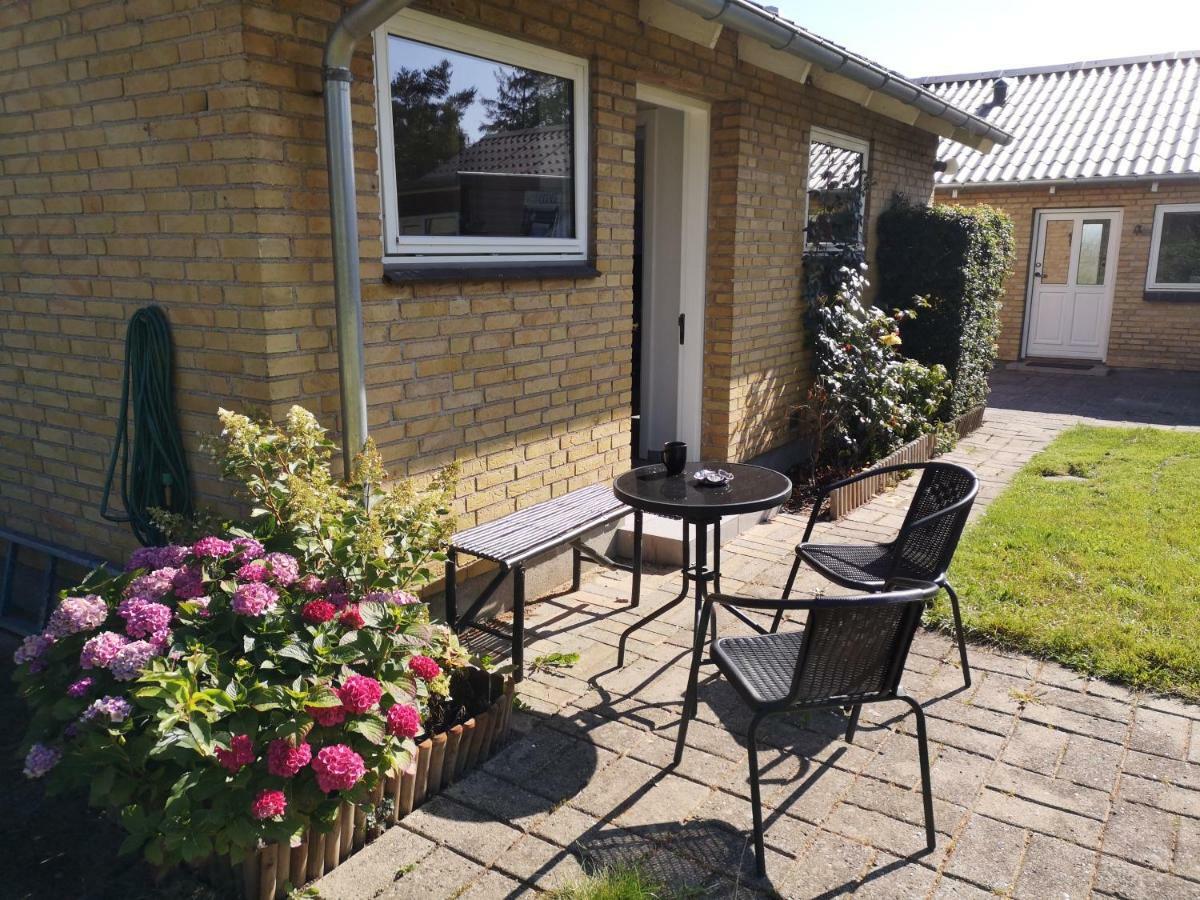 Commuter Room For One Or Two People Munkebo Exterior foto