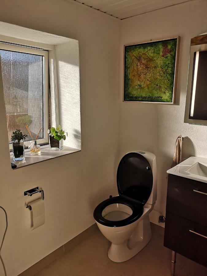 Commuter Room For One Or Two People Munkebo Exterior foto